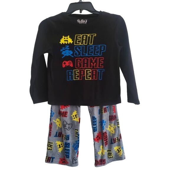 Size 8 fleece gaming pajama set - Picture 1 of 3